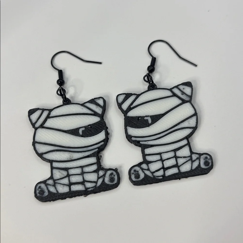 Mummy Cat Dangle Earrings – Spooky Cute Halloween Style